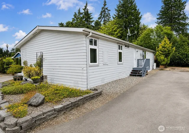 Photo 1 of Manufactured home for sale at 2101 S 324th Street #217, Federal Way, WA 98003 | MLS# NWM2551710 | Listing updated on 2026-09-21
