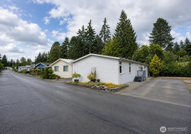 Photo 2 of Manufactured home for sale at 2101 S 324th Street #217, Federal Way, WA 98003 | MLS# NWM2551710 | Listing updated on 2026-09-21