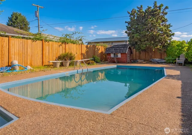 Photo 3 of Single family home for sale at 1021 H St, Centralia, WA 98531 | MLS# NWM2551724 | Listing updated on 2026-09-22
