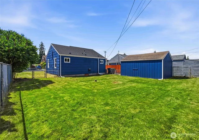 Photo 3 of Sale Pending at 810 30th Avenue, Longview, WA 98632 | MLS# NWM2551755 | Listing updated on 2026-10-02