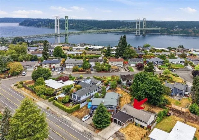Photo 2 of Single family home for sale at 1724 N Narrows Dr, Tacoma, WA 98406 | MLS# NWM2551774 | Listing updated on 2026-09-30