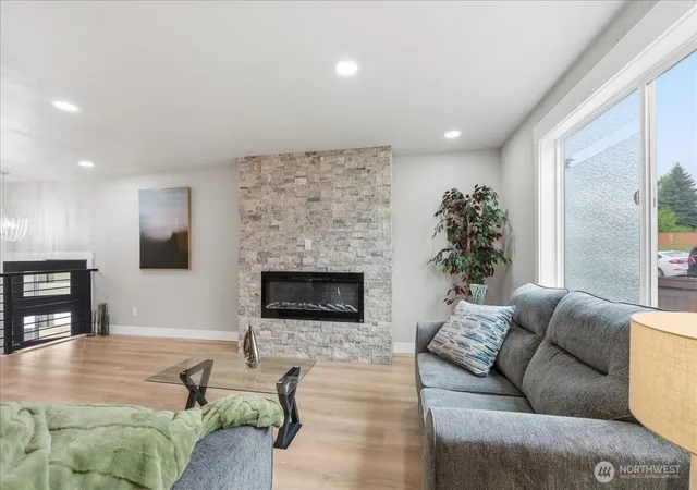 Photo 3 of Single family home for sale at 1724 N Narrows Dr, Tacoma, WA 98406 | MLS# NWM2551774 | Listing updated on 2026-09-30