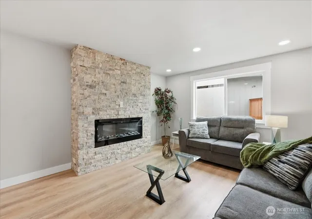 Photo 4 of Single family home for sale at 1724 N Narrows Dr, Tacoma, WA 98406 | MLS# NWM2551774 | Listing updated on 2026-09-30