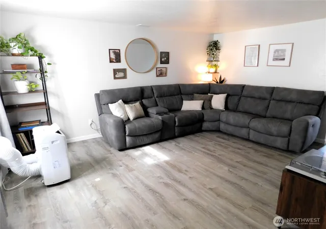 Photo 3 of Sale Pending at 4301 S 4th Avenue, Everett, WA 98203 | MLS# NWM2551781 | Listing updated on 2026-08-06