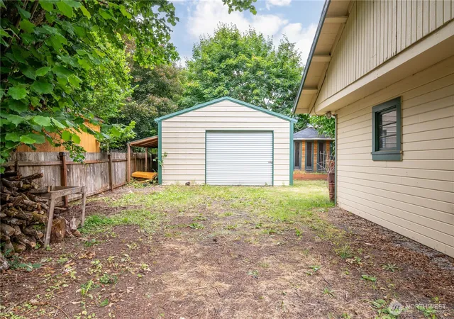 Photo 2 of Single family home for sale at 621 S 2nd Street, Toledo, WA 98591 | MLS# NWM2551838 | Listing updated on 2026-09-22