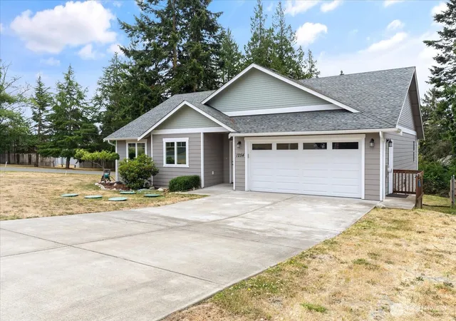 Photo 3 of Sale Pending at 1254 Rickover Dr, Coupeville, WA 98239 | MLS# NWM2551840 | Listing updated on 2026-09-27