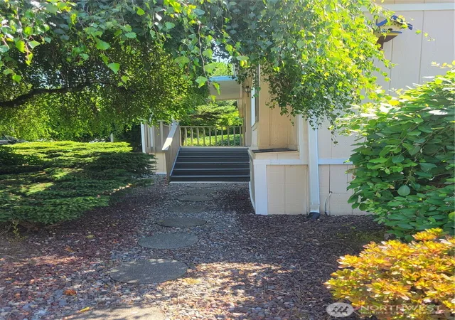 Photo 3 of Manufactured home for sale at 1427 100th Street Sw #82, Everett, WA 98204 | MLS# NWM2551855 | Listing updated on 2026-10-20