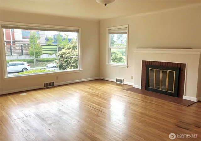 Photo 3 of House for sale at 4707 Phinney Ave N, Seattle, WA 98103 | MLS# NWM2551898 | Listing updated on 2026-10-02