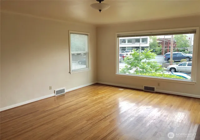 Photo 4 of House for sale at 4707 Phinney Ave N, Seattle, WA 98103 | MLS# NWM2551898 | Listing updated on 2026-10-02