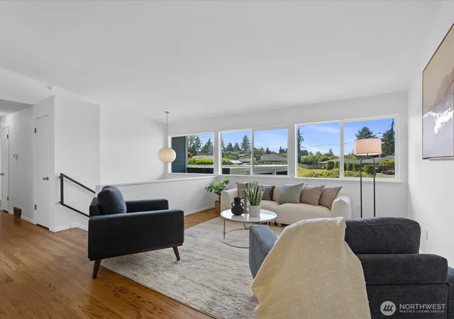 Photo 3 of Single family home for sale at 817 Olympic Blvd #A, Everett, WA 98203 | MLS# NWM2551919 | Listing updated on 2026-09-30