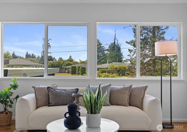 Photo 3 of Single family home for sale at 817 Olympic Blvd #A, Everett, WA 98203 | MLS# NWM2551919 | Listing updated on 2026-09-30