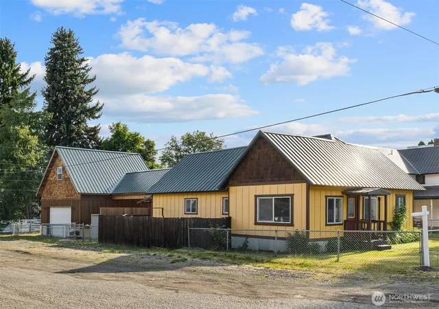 Photo 1 of Single family home for sale at 301 W 4th Street, Cle Elum, WA 98922 | MLS# NWM2551920 | Listing updated on 2026-09-22