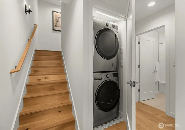 Photo 4 of Townhouse for sale at 2368 Franklin Ave E #B, Seattle, WA 98102 | MLS# NWM2551934 | Listing updated on 2026-10-12