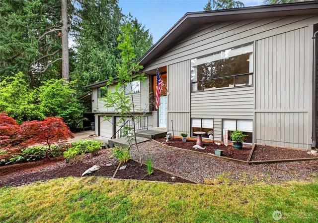 Photo 3 of Sale Pending at 10430 90th Avenue Sw, Lakewood, WA 98498 | MLS# NWM2551935 | Listing updated on 2026-10-02