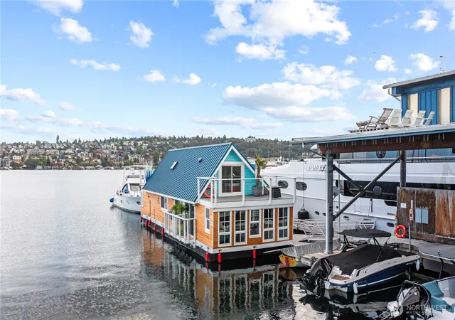 Photo 3 of Single family home for sale at 2144 N Westlake Ave #01DO7, Seattle, WA 98109 | MLS# NWM2551951 | Listing updated on 2026-09-22