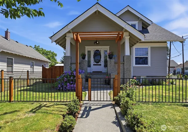 Photo 2 of Single family home for sale at 328 S Anacortes St, Burlington, WA 98233 | MLS# NWM2551956 | Listing updated on 2026-09-30
