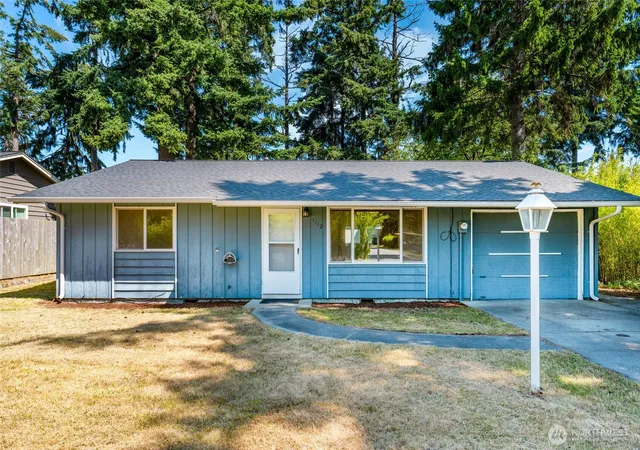 Photo 2 of Single family home for sale at 1112 Ridgeway Dr, Oak Harbor, WA 98277 | MLS# NWM2551984 | Listing updated on 2026-09-22