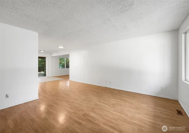 Photo 4 of Single family home for sale at 1112 Ridgeway Dr, Oak Harbor, WA 98277 | MLS# NWM2551984 | Listing updated on 2026-09-22
