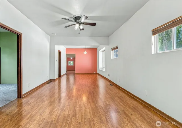 Photo 4 of Sale Pending at 1060 Francis Ave, Walla Walla, WA 99362 | MLS# NWM2551986 | Listing updated on 2026-09-19
