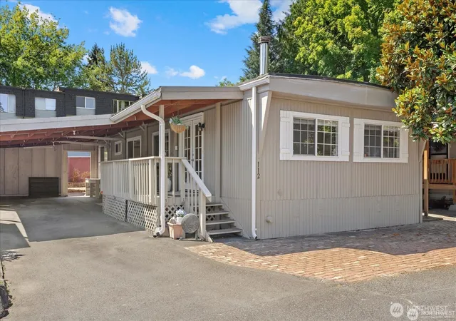 Photo 3 of Manufactured home for sale at 7301 Ne 175th Street #112, Kenmore, WA 98028 | MLS# NWM2552013 | Listing updated on 2026-09-26