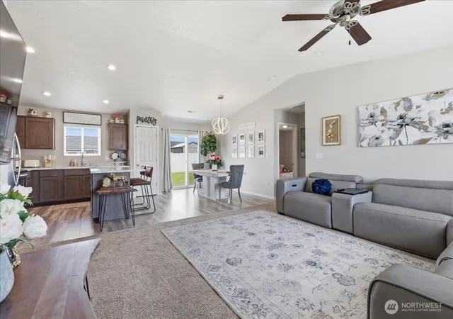 Photo 4 of Single family home for sale at 915 E Mt Adams St, Othello, WA 99344 | MLS# NWM2552022 | Listing updated on 2026-09-22