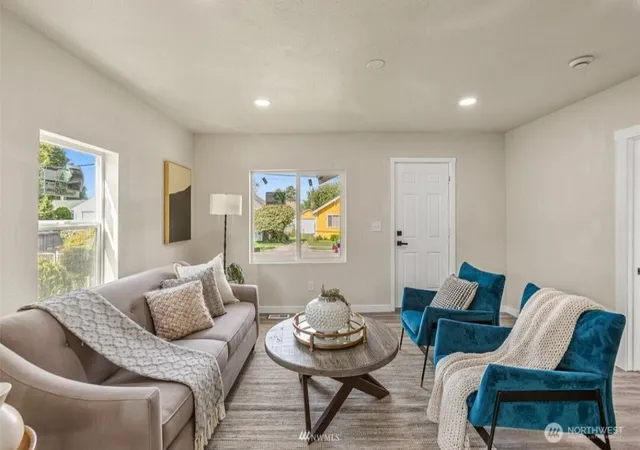 Photo 3 of Single family home for sale at 238 Meadow N, Renton, WA 98057 | MLS# NWM2552052 | Listing updated on 2026-09-22