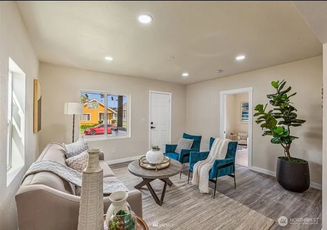 Photo 3 of Single family home for sale at 238 Meadow N, Renton, WA 98057 | MLS# NWM2552052 | Listing updated on 2026-09-22