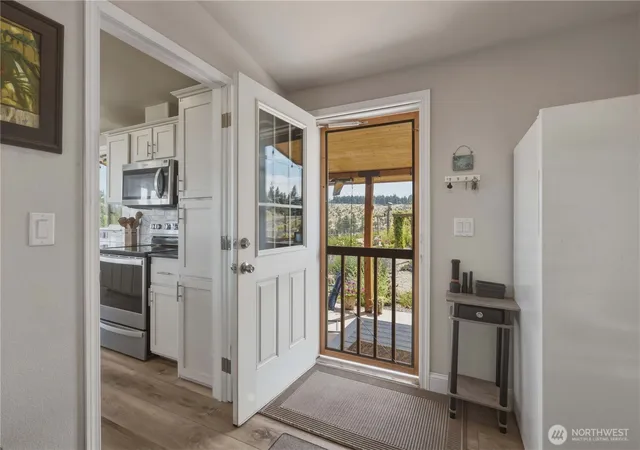 Photo 3 of Manufactured home for sale at 20 Buck Rdg Dr, Goldendale, WA 98620 | MLS# NWM2552075 | Listing updated on 2026-09-22