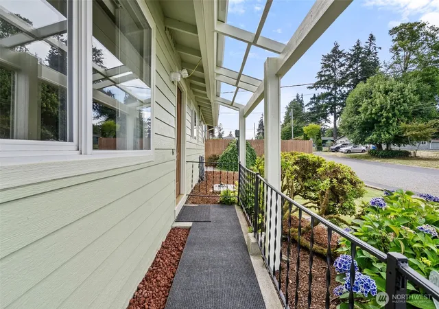 Photo 3 of Single family home for sale at 11833 Se 272nd Place, Kent, WA 98030 | MLS# NWM2552079 | Listing updated on 2026-09-22