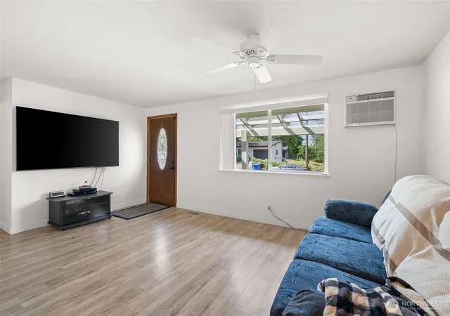 Photo 3 of Single family home for sale at 11833 SE 272nd Place, Kent, WA 98030 | MLS# NWM2552079 | Listing updated on 2026-09-22