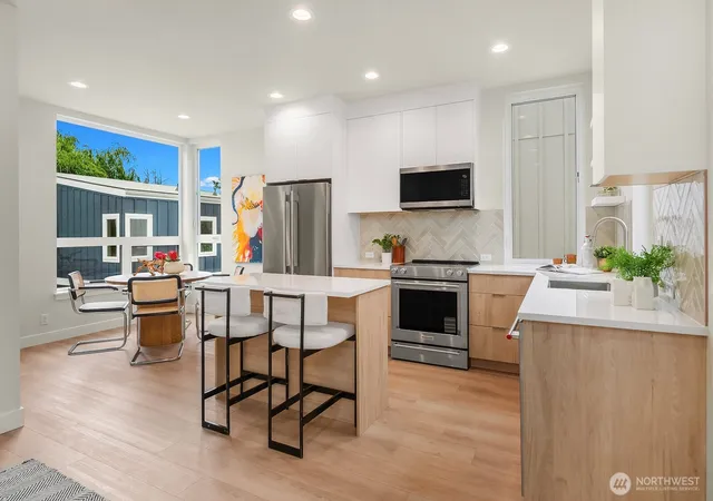 Photo 4 of Condo for sale at 108 29th Avenue E, Seattle, WA 98112 | MLS# NWM2552099 | Listing updated on 2026-09-29