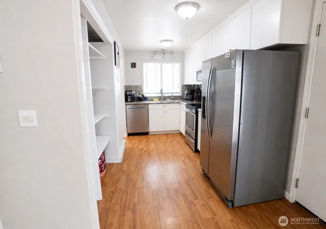 Photo 4 of Single family home for sale at 4288 N Northgate Dr, Oak Harbor, WA 98277 | MLS# NWM2552111 | Listing updated on 2026-09-30
