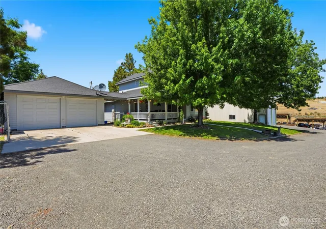 Photo 3 of Single family home for sale at 530 Wakatak Rd, Yakima, WA 98908 | MLS# NWM2552114 | Listing updated on 2026-09-22