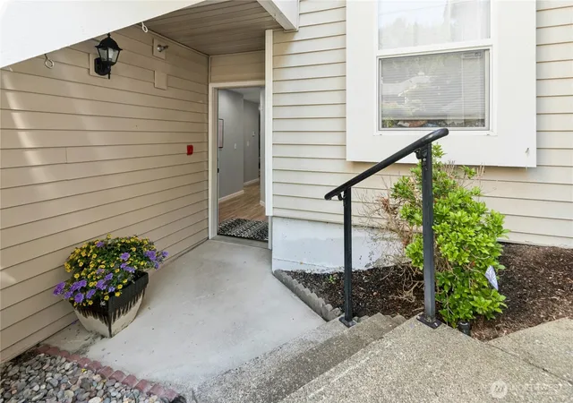 Photo 2 of Condo for sale at 2300 Jefferson Ave Ne #E121, Renton, WA 98056 | MLS# NWM2552126 | Listing updated on 2026-09-24