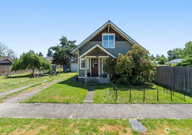 Photo 2 of Single family home for sale at 1208 W Pear St, Centralia, WA 98531 | MLS# NWM2552216 | Listing updated on 2026-09-22