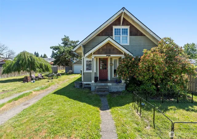 Photo 3 of Single family home for sale at 1208 W Pear St, Centralia, WA 98531 | MLS# NWM2552216 | Listing updated on 2026-09-22