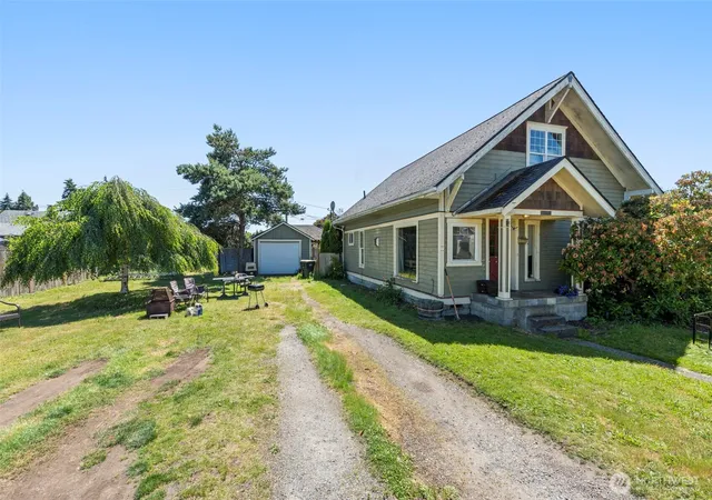 Photo 4 of Single family home for sale at 1208 W Pear St, Centralia, WA 98531 | MLS# NWM2552216 | Listing updated on 2026-09-22