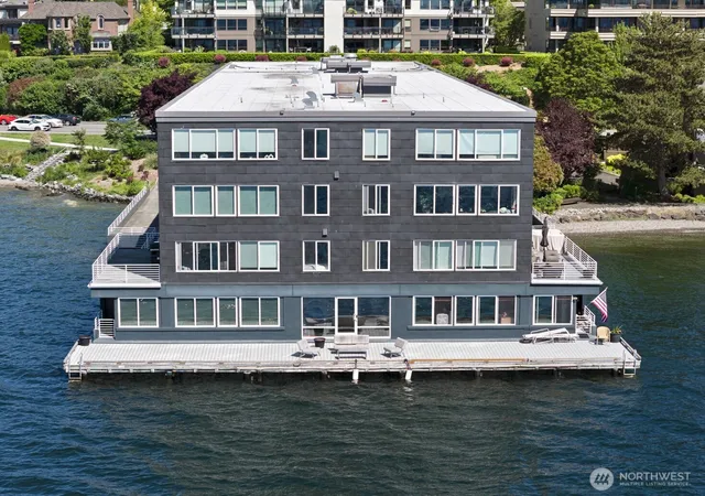 Photo 2 of Sale Pending at 733 Lake St S #301, Kirkland, WA 98033 | MLS# NWM2552300 | Listing updated on 2026-09-25