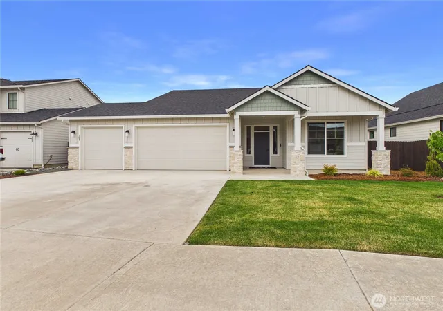 Single family home for sale at 703 Powell Ave, Winlock, WA 98596 | MLS# NWM2552302