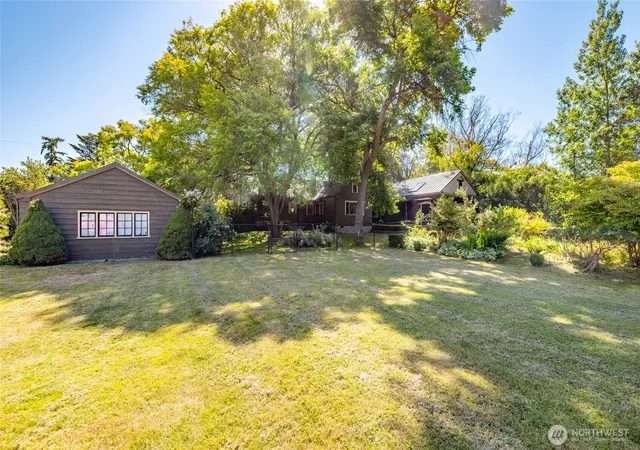 Photo 2 of Single family home for sale at 579 Se Ely St, Oak Harbor, WA 98277 | MLS# NWM2552313 | Listing updated on 2026-10-03