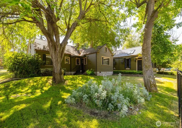 Photo 3 of Single family home for sale at 579 Se Ely St, Oak Harbor, WA 98277 | MLS# NWM2552313 | Listing updated on 2026-10-03