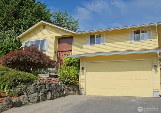Photo 1 of Single family home for sale at 6804 47th Avenue E, Tacoma, WA 98443 | MLS# NWM2552315 | Listing updated on 2026-10-01