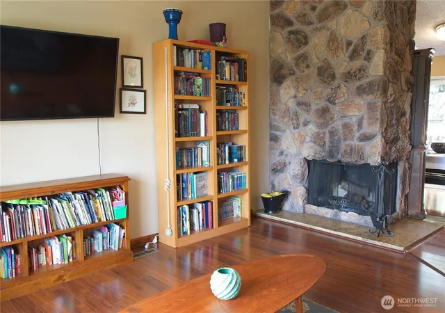 Photo 3 of Single family home for sale at 6804 47th Avenue E, Tacoma, WA 98443 | MLS# NWM2552315 | Listing updated on 2026-10-01