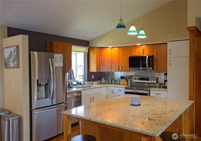 Photo 4 of Single family home for sale at 6804 47th Avenue E, Tacoma, WA 98443 | MLS# NWM2552315 | Listing updated on 2026-10-01
