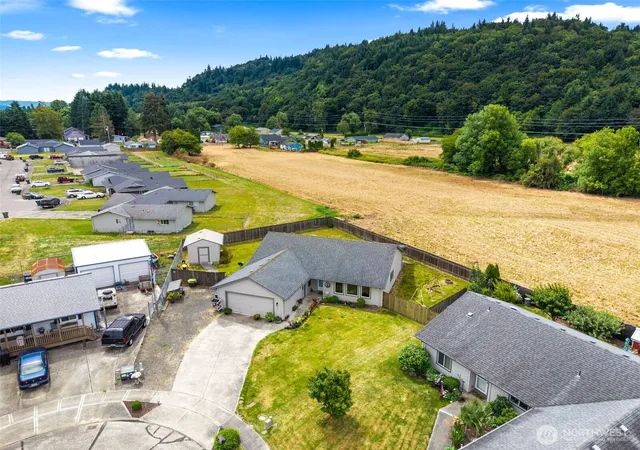 Photo 4 of Single family home for sale at 142 Charles St, Longview, WA 98632 | MLS# NWM2552321 | Listing updated on 2026-09-22
