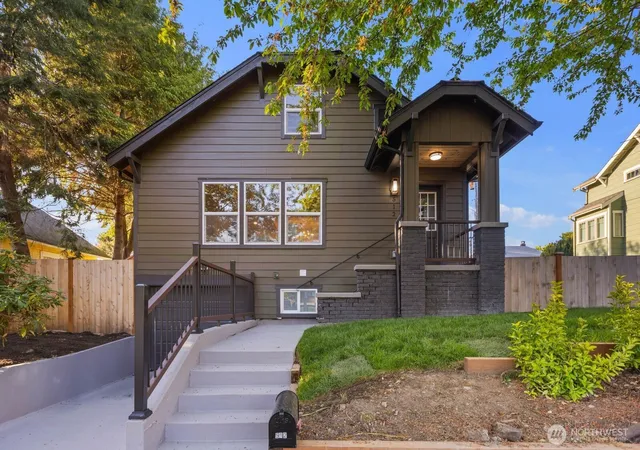 Photo 2 of Single family home for sale at 512 Nw 44th Street, Seattle, WA 98107 | MLS# NWM2552329 | Listing updated on 2026-10-01