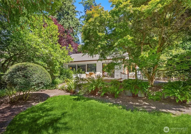 Photo 4 of Sale Pending at 676 Park Ave NE, Bainbridge Island, WA 98110 | MLS# NWM2552337 | Listing updated on 2026-09-25