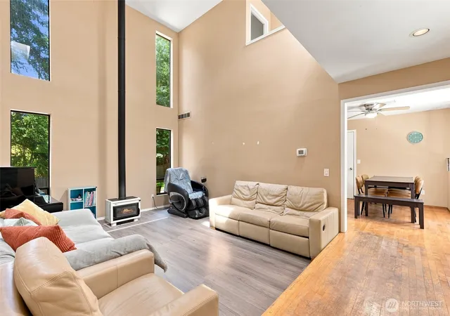 Photo 3 of Single family home for sale at 6409 Chennault Beach Dr, Mukilteo, WA 98275 | MLS# NWM2552353 | Listing updated on 2026-09-22