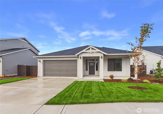Single family home for sale at 605 Powell Ave, Winlock, WA 98596 | MLS# NWM2552358