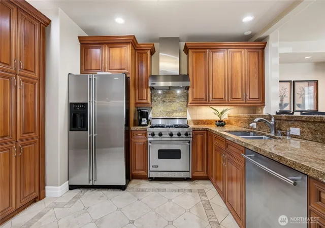 Photo 4 of Condo for sale at 2551 Thorndyke Ave W #402, Seattle, WA 98199 | MLS# NWM2552362 | Listing updated on 2026-09-22